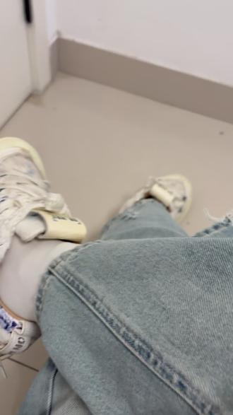 天气好记得晒晒太阳哟#鞋控日常 #板鞋 #裤里丝 #黑丝