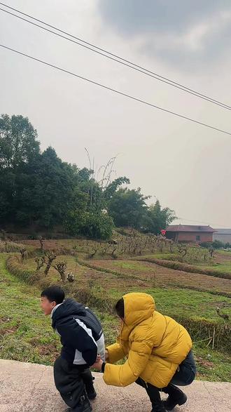 一想到要脱我姨侄儿裤子就忍不住想笑#阿萨阿萨#整蛊姨侄儿#抽象 #小玉的不脱妆粉底液