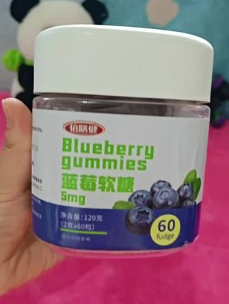 #蓝莓软糖  我每天睡前都会来两粒蓝莓软糖!酸酸甜甜的很好吃!