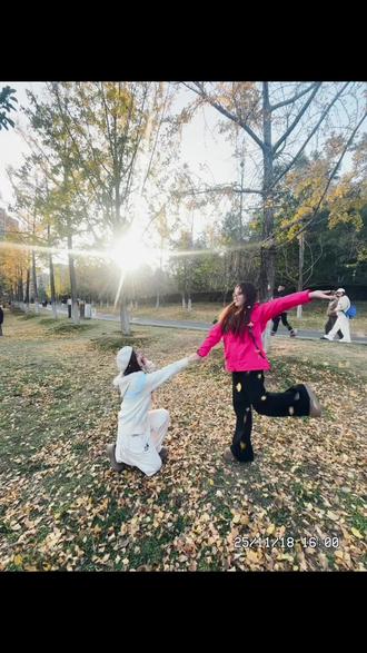 祝我们天天开心😆#跳舞💃 #公主和骑士 #银杏