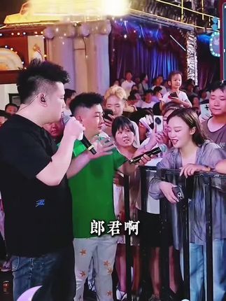 #上热门 河南哭神九笙真的太厉害了!用心唱出来的爹娘的恩情还也还不够,直接感动所有人观众现场落泪#木森 #木森大舞台 #气垫 #音乐分享