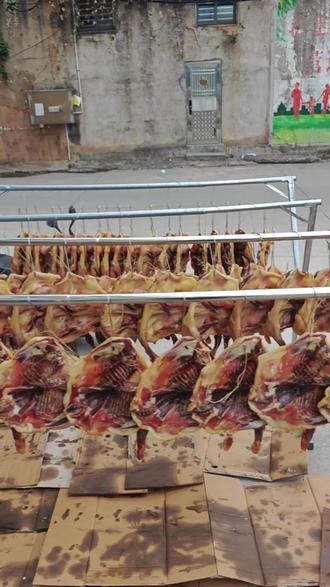 快过年了,板鸭已经腊好了!