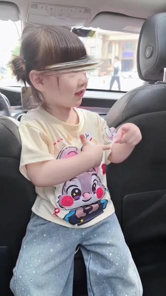 哇塞~会吐泡泡的兔子警官纯棉t恤,好玩又有趣,孩子太喜欢了!#兔子警官#儿童纯棉t恤#好玩有趣#潮流穿搭