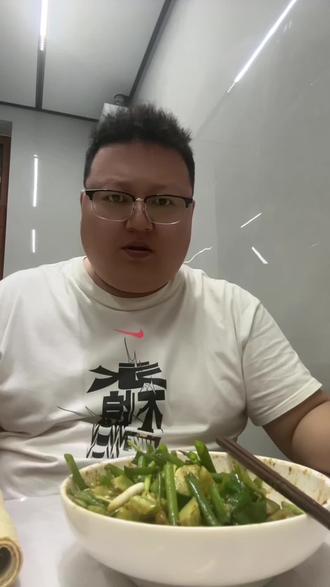 东北名菜,干豆腐卷大葱。榆树干豆腐不知道你们听过没有?#生活 #原创 #抖音二创激励计划 #