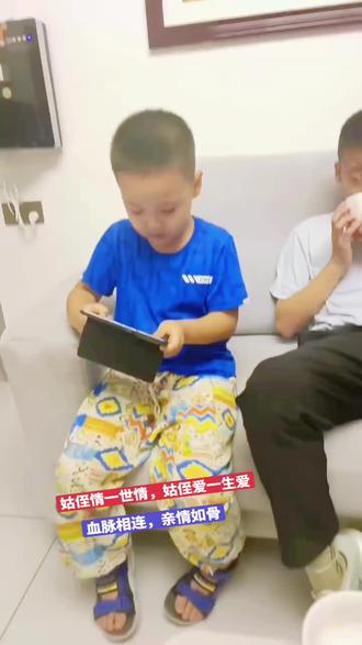 人海千万,侄亲难得,珍贵姑侄情,相守一辈子,姑有疼侄之心,侄有念姑之情,一段亲情,相守余生。晚饭开心!