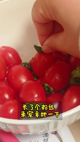 哈哈,画不一定好看,歌你一定喜欢😍
感谢@小叮咚 的关注,你的头像画好啦😃
#帮粉丝画头像 #丙烯马克笔绘画