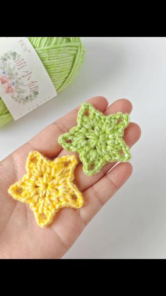 板板正正的镂空尖角星星,视频教程 喜欢这款星星的姐妹们一起勾起来吧!
线材:@雪妃尔毛线 萌小仙
色号:21小鸡黄,25芽绿
钩针:2.0mm
#钩针编织 #毛线钩织 #钩针图解 #钩针教程 #钩织教程