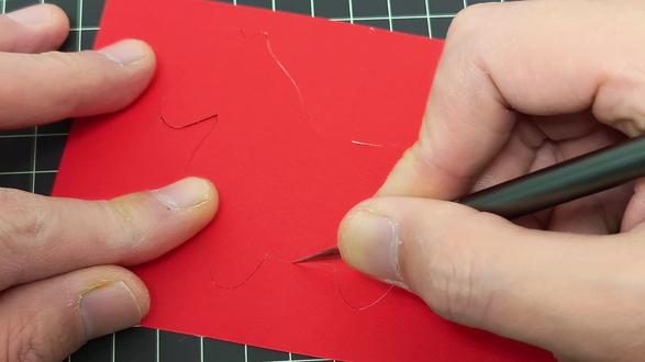 新年将至,来做一只充满年味的竹马相框摆件吧,一根根竹篾交织,红卡纸裁出小马,烧箔洒金,放入相框中,摆在家里的小角落,家里瞬间充满了新年的氛围感。#手工diy #手工教程 #让年味住进家 #马年就这样旺宅 #非遗竹编