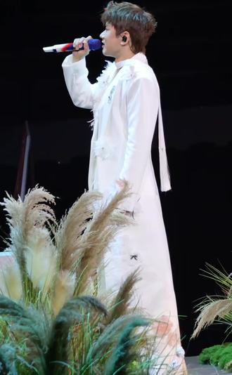 张杰成都演唱会《树呢》潸然落泪,原来是想爷爷了 #张杰成都演唱会 #张杰 #张杰哭了