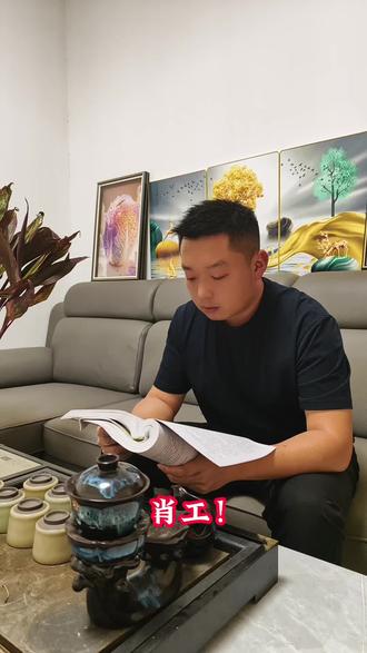 拉伸2.5厚铁料,别人做的模具,什么材质不知道,就是容易粘模起拉丝,拉伸100件就拉丝,一开始覆膜,后来改涂拉伸油,都是拉伸100个产品就起拉丝。
这个案例让我想起了佛山的客户,他用Cr12MoV做铁料拉伸模具,拉伸两百个产品就起拉丝,涂机油、涂黄油、涂煤油、涂拉伸油,什么办法都想过了,模具就是很快起拉丝,客户天天修模,生产没法搞, 后来用誉辉DC53做模具,客户不投诉了,又下了两套模具。
#誉辉模具钢肖工 #拉伸铁料 #拉伸模具 #DC53