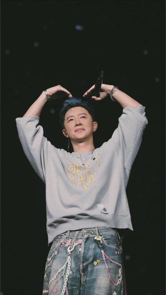 广州场·《张三的歌》 真好听啊,希望庚哥@韩庚 今年巡演一切顺利💛#韩庚 #演唱会 #张三的歌 #广州 #音乐的意义在于现场