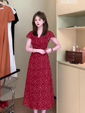 复古气质初恋风碎花连衣裙女法式甜美收腰显瘦短袖V领中长款裙子