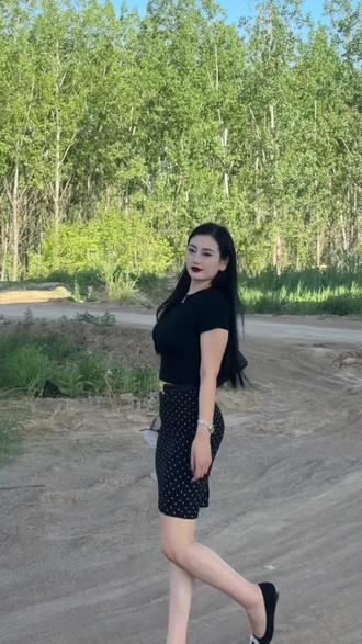 听凤凰传奇 做气质女人#国泰民安脸 #减重30斤的变化