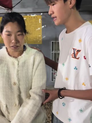 阿姨说等雷建才叔叔去新家了 孩子在四川读书要去带孩子,雷建文给孩子的奶奶都不知道怎么办,弟弟又不快性的… #雷建才 #雷建才雷建文 #爱心传递生活不易