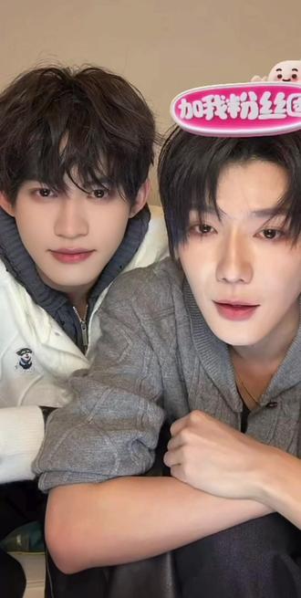 天呐,小魔童每次发颠都会被郝老师拽回来😭😭
太可爱了
#云旗#郝熠然#无岸52无暗 #强烈推荐