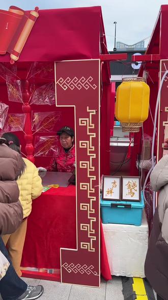 义乌商贸城五区集市开放了,还有机器人表演,在义乌的宝子们快过来看吧 。逛完集市可以直接到对面的六区义乌春晚分会场去参观,如何预约,请看我上个视频,然后这几天也会给大家直播去看六区春晚分会场#义乌#春晚#分会场#市集 #预约