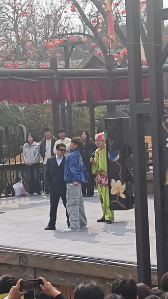 肖青天万岁山老嫂子斗舞#景点打卡 #老嫂子 #肖青天