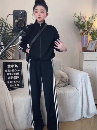 1028小个子穿搭运动风休闲套装2025秋款新款短款外套裤子两件套#小个子必备#休闲运动套装#质量杠杠的好#爆款热卖中