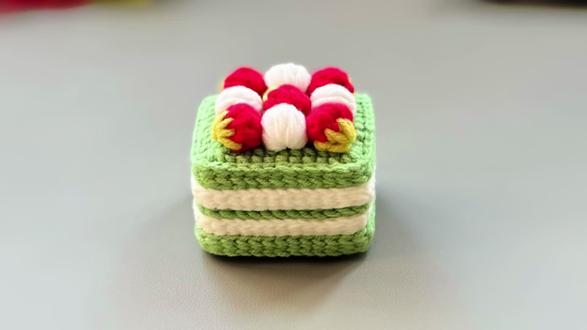 【视频教程】钩织提拉米苏小蛋糕🧶
用一团毛线,钩织一块永不融化的甜蜜。
把提拉米苏的温柔香气,编织成永恒的陪伴。
#钩针编织