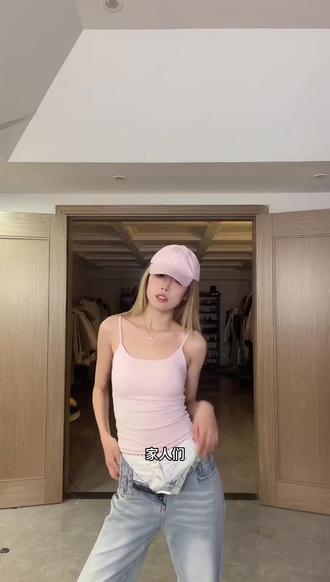 最最最百搭的一条裤子#尹千金#低腰牛仔裤#松弛显瘦牛仔裤#春天牛仔裤怎么搭#宽松慵懒牛仔裤