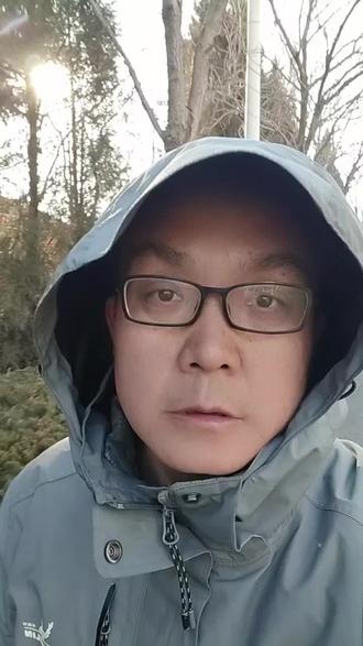 注意你的素质#光脚 #李一桐光脚躺坐在飞机座椅上引发热议 #抠脚大汉 #素质