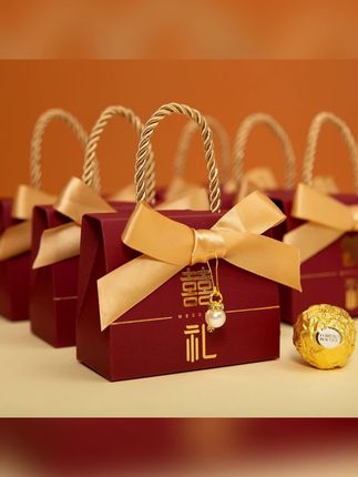 新款手提式结婚喜糖盒子婚礼糖果盒喜糖袋子伴手礼回礼折叠可放烟 新款手提式结婚喜糖盒子婚礼糖果盒喜糖袋子伴手礼回礼折叠可放烟#礼盒包装 #婚庆用品 #喜糖盒 #手提式结婚喜糖盒 #手提喜糖盒