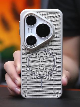 今年的王炸#散热手机壳 ,一万个网孔,更轻薄,更舒适,奶灰色,让#华为pura80 更好看!#小米手机壳 #华为手机壳 #苹果手机壳