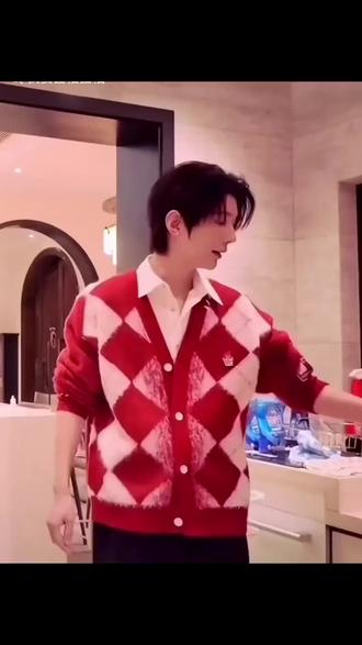 经常健身的云旗,能卧推 100 公斤,拿不走 LP 手里的漏勺,你品,你细品#向全世界安利 #我的大明星一定红透半边天 #那些年追过的剧