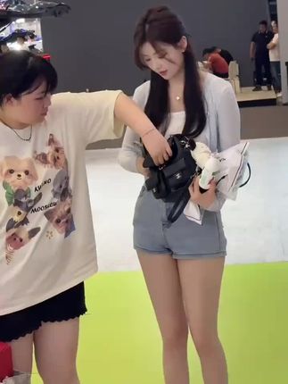 #笑容最治愈的女孩 #性感大长腿车模女神 #街拍美女穿搭合集 #最美车模小姐姐 #活力满满魅力无限@春晓💗@晓晓的晓✨@星空💗小小春晓💗@豪哥车模之家