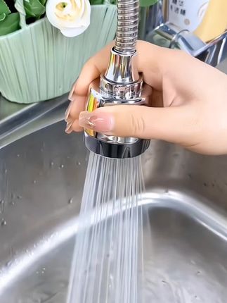 厨房水龙头一定要换上这种既是万向水龙头,又是防溅水增压水龙头延伸器,水嘴出水特别细腻,洗菜池的边边角角都能清洗的干净,刷锅洗碗洗菜也很快速,还自带转接头#防溅水龙头 #水龙头 #厨房好物 #水龙头延伸器 #增压水龙头