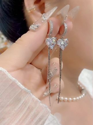 “ 被一个人惦记,是幸福,把一个人惦记,是上心,惦记你的人,一定是关心你的人,你惦记的人,一定是你在乎的人.”#女人#高级感满满#穿搭