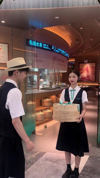佬麻雀四月宠粉月的力度这么大,还不来参与!#佬麻雀八分钟鱼头#佬麻雀#八分钟鱼头#湘菜#广州