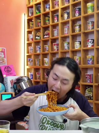 泡面先生的哇塞火鸡面 19块9一箱10包装 双酱 加大面饼#泡面先生 #泡面先生火鸡面测评 #火鸡面 #抖音美食推荐官 #我要上热们