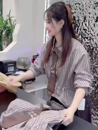 #时尚潮流精品女装#简约大方时尚款 @DOU+上热门