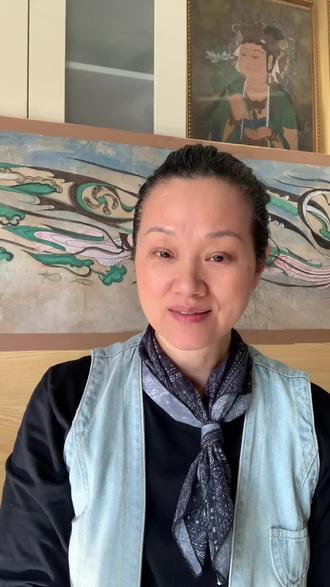 飞天是敦煌壁画里贯穿全窟的核心形象,几乎每座洞窟都有出现,分布最广、数量最多。#敦煌壁画#龚俊彩墨敦煌#敦画教学