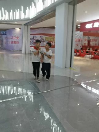小朋友,愿你们心中充满爱与希望,快乐地学习,健康成长,成为你们想成为的人。和小朋友们碰拳真的太治愈心情了,希望每个小朋友都能开开心心健健康康的成长#暖心碰拳温暖一整天 #治愈系笑容 #心情美哒哒