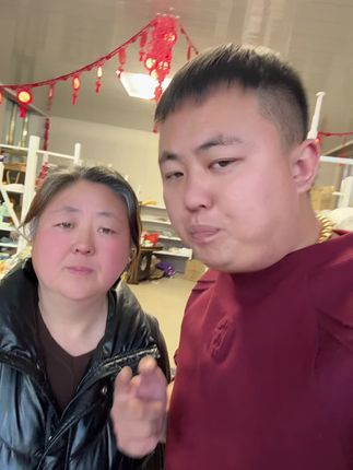 小白鞋泡沫清洗剂最好用的清洁剂,最好用的价格超级低,而且关键是很好今天下单发两瓶,然后送两个毛巾,两个鞋刷不到20块钱