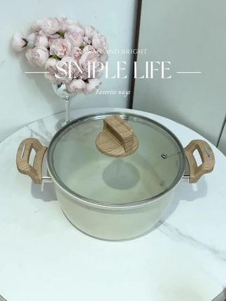 这个汤锅真的每天都会用到,一家人用它来煮汤做饭很合适,清洗也很容易#麦饭石不粘锅 #厨房好物#广东煲汤 #吃饭喽