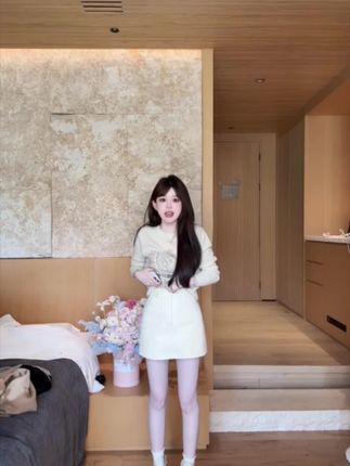 #温柔穿搭 #甜美穿搭 #穿搭博主 #每日分享 #皮裙