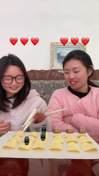 薯片🥒味的超好吃👍#扫雷挑战 #黑人老嫂子 #女王的毒药 #模仿 #薯条挑战