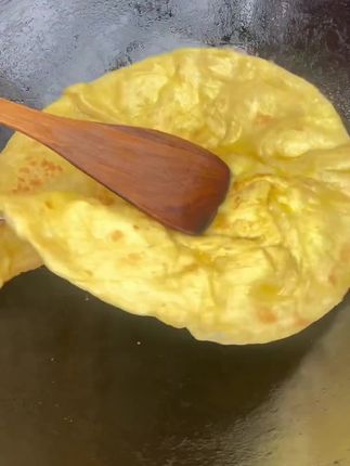 东北大油饼,现烙先发#东北油饼 #油饼 #东北大饼