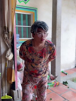 老嬷想吃葱油拌面 可惜只剩两碗了 太香了,太好吃了 暑假放假就买一箱在家给小朋友吃#葱油拌面 #葱油拌面味道棒棒哒