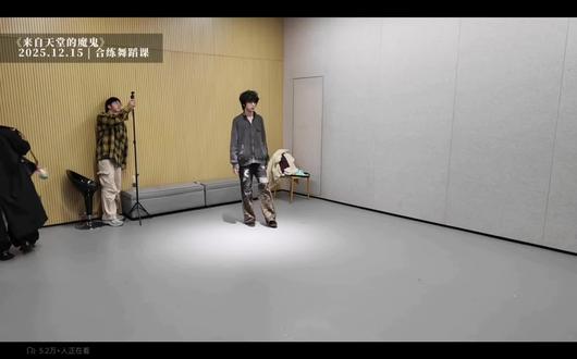 这一年穆祉丞发现原来有个人默默爱了他那么久!
这一年王橹杰等到了那个会维护他的人,也是他爱了好几年的人。
橹穆会在一起幸福一辈子的!#橹穆 #lm #双人舞台 #新音纪录片#情人节 #cp