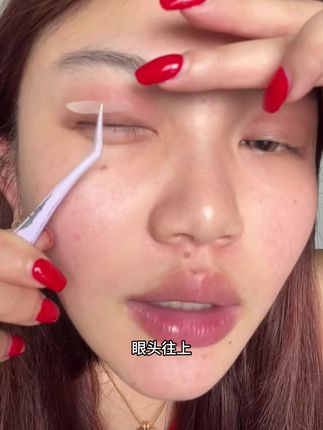 水滴形双眼皮贴你是我的神!再也不怕贴出来双眼皮会被眼尾吃掉了!直接扩宽眼尾放大双眼效果绝了#今日妆容 #平价彩妆 #女大学生 #日常唠嗑