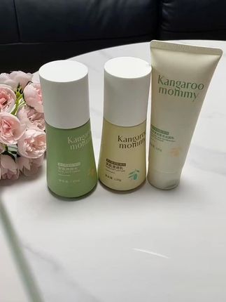 终于等到袋鼠妈妈青少年专用护肤品活动了,这价到手三大瓶,囤一次可以用很久很久啦,适合肌肤出油冒痘的青少年,趁活动划算,快下单薅羊毛,男孩女孩都阔以用#袋鼠妈妈#儿童换季护肤#小孩护肤品#我可真会买 #痘痘黑头粉刺拜拜