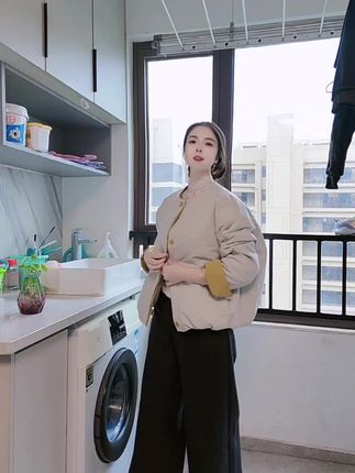 #我要上热门 曾以为嫁对人能抵挡万难,后来才知错的人会推你进深渊。从歇斯底里到平静淡然,不是原谅,是熬够了。当心中再无波澜,才明白,好的解脱是放过自己。#梨形身材穿搭 #高级穿搭 #优雅气质 #秋冬穿搭