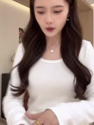 #我的ootd穿搭 #简约休闲风 打底衫女内搭春秋冬新款小个子修身短款长袖T恤方领显瘦上衣#穿搭ootd #今日穿搭