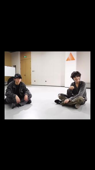 三年前也只能站在边缘的哥哥拉出了站在角落的你。
三年后当sdf问你问题你答不上来时,sdf说:“没有人会救你,你自己想办法。”这一次哥哥又救了你。
#王橹杰 #穆祉丞 #真爱降临