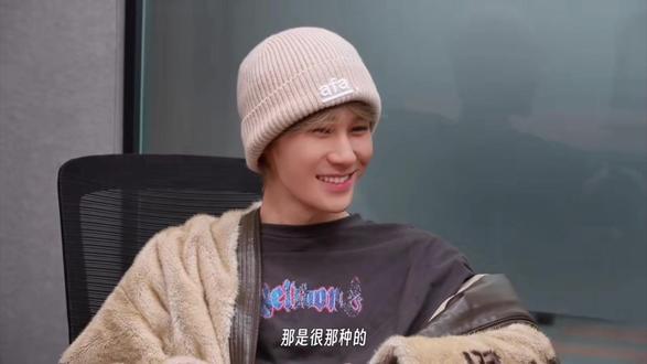 关于《月之浮想》#我的大明星一定红透半边天 #每个动作都是戏 #张真源