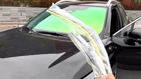 雨刷刮不干净时或者有异响时,为了安全起见,就要考虑更换雨刮器了,更换也很简单,几分钟搞定#长安#雨刮器#雨刷#雨刮器更换 #每天一个用车知识